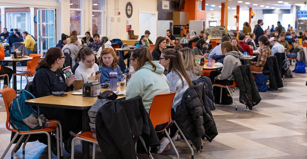 ONU Meet at the mac event showing a large group of people eating lunch